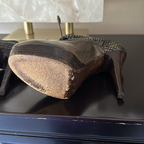 Stuart Weitzman platform army green and gray peep toe pumps - Picture 4 of 7